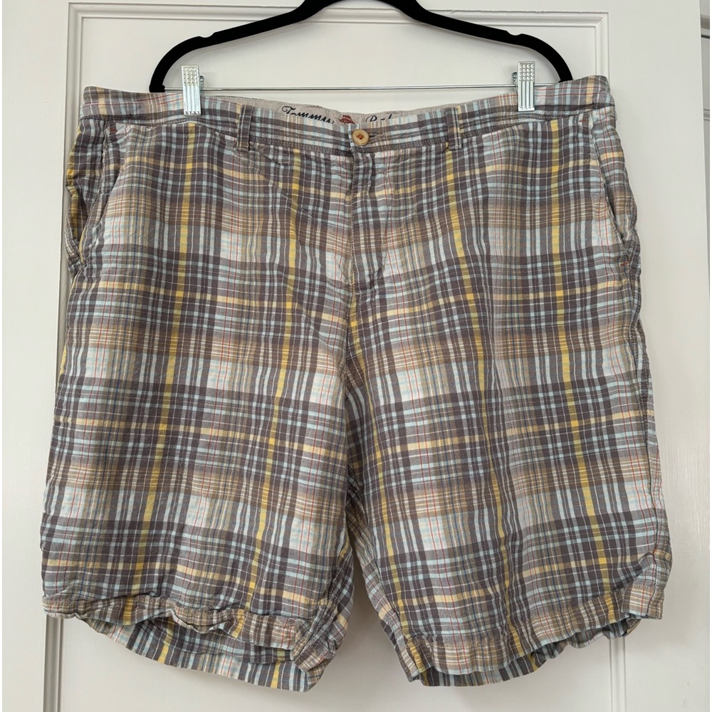 Great used condition Tommy Bahama size 42